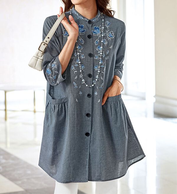 BELLUNA（ベルーナ）の「綿１００％シャンブレーパネル配色刺しゅうオーバーブラウス（チュニック）」｜詳細画像