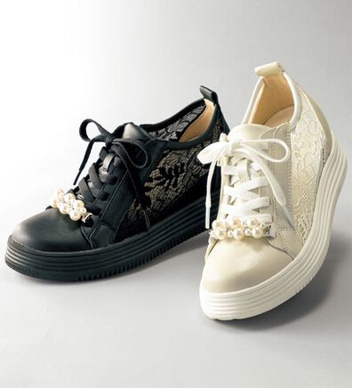 BELLUNA（ベルーナ）の「パール調飾りレーススニーカー（スニーカー）」