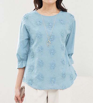 BELLUNA（ベルーナ）の「【店舗・ネット限定】モチーフレース使い袖ギャザーブラウス（ブラウス）」