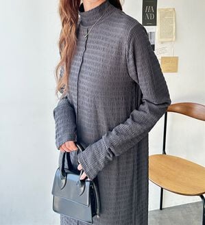 GeeRA（ジーラ）の「全骨格対応！選べるネックジャガードワンピ―ス（カットソーワンピース）」｜チャコールハイネック