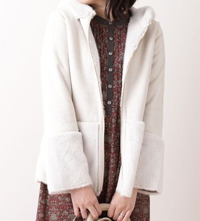 BELLUNA（ベルーナ）の「フェイクファー切替デザインフードコート（ハーフコート）」