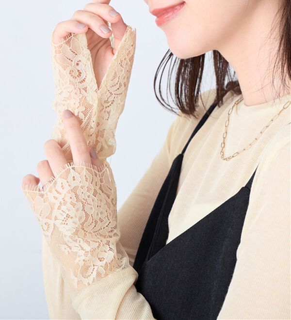 Viola e Viola（ヴィオラ エ ヴィオラ）の「スラブシアーテレコ袖レーストップス（カットソー）」｜アイボリー