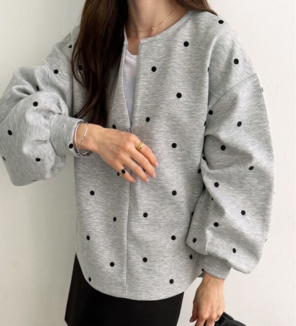 GeeRA（ジーラ）の「ドット刺繍ハーフジップダンボールトップス（カットソー）」｜詳細画像