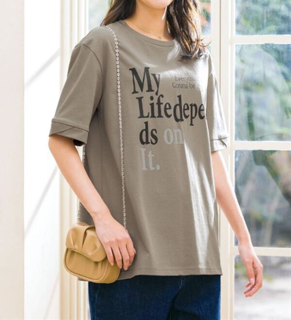 ルフラン（ルフラン）の「綿混フォト＆ロゴの大人Ｔシャツ（Tシャツ）」｜グレージュ