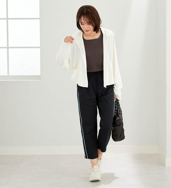 BELLUNA（ベルーナ）の「＜ＥＬＬＥ　Ａｃｔｉｖｅ＞綿タッチ素材クロップド丈ジャージパンツ（その他パンツ）」｜詳細画像