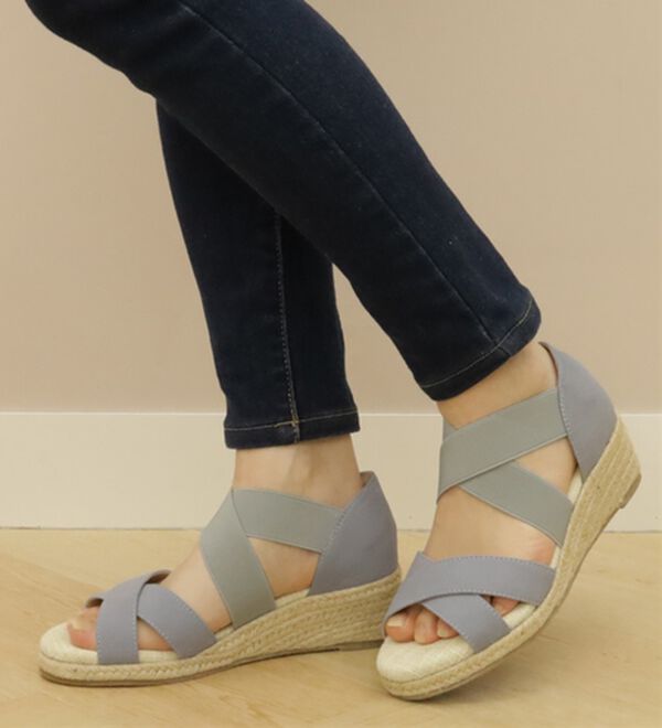 BELLUNA（ベルーナ）の「＜Ｓｏｉｔｔｏ　Ｍｅ＞クッション中敷フィットサンダル（サンダル・ミュール）」｜詳細画像