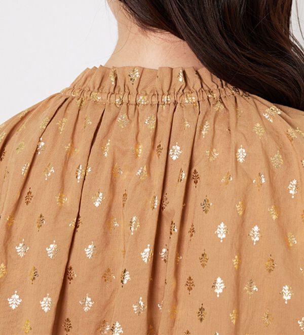 BELLUNA（ベルーナ）の「プロヴァンス箔プリントブラウス（ブラウス）」｜詳細画像