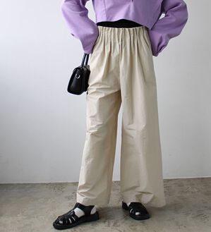 GeeRA（ジーラ）の「タックデザインストレートワイドパンツ（フルレングスパンツ）」｜アイボリーベージュ