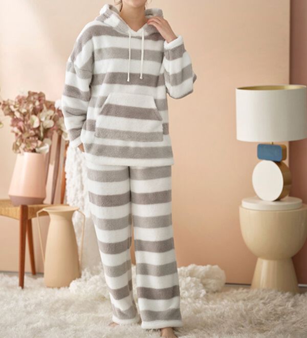 YU'NOW（ユナウ）の「【上下２点セット】ふんわりモコボアフリースパーカー＆パンツセット（パジャマ・ルームウェア）」｜詳細画像