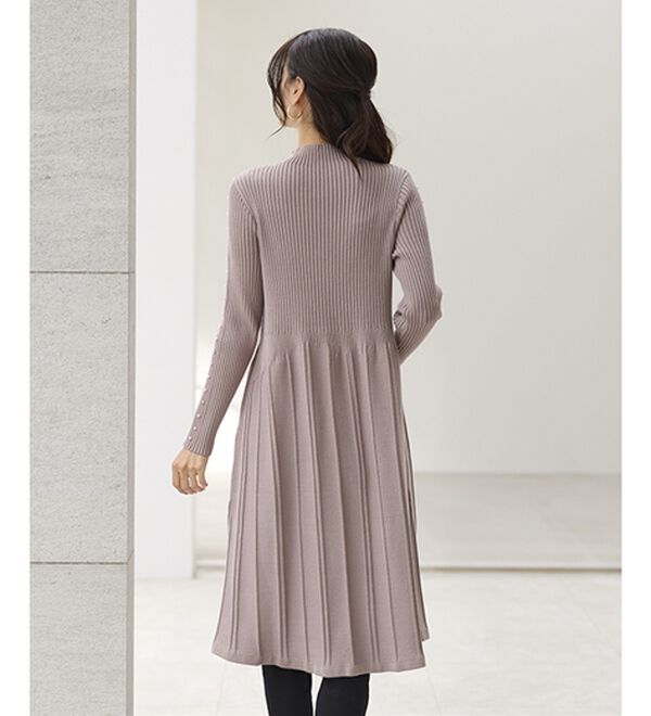 BELLUNA（ベルーナ）の「体型を拾いにくい！ビジュー使いプリーツ風ニットチュニックワンピース（チュニックワンピース）」｜詳細画像