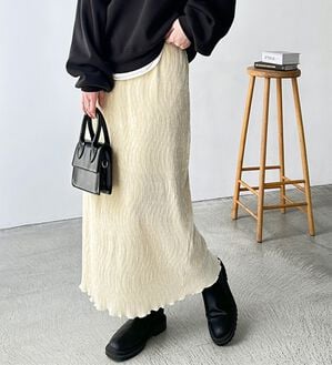 GeeRA（ジーラ）の「すっきり見え！ベロアプリーツロングスカート（ロングスカート）」｜アイボリー