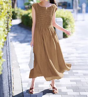 RANAN（ラナン）の「ひんやり！シャーリング風デザインロングワンピース（ロングワンピース）」｜モカ