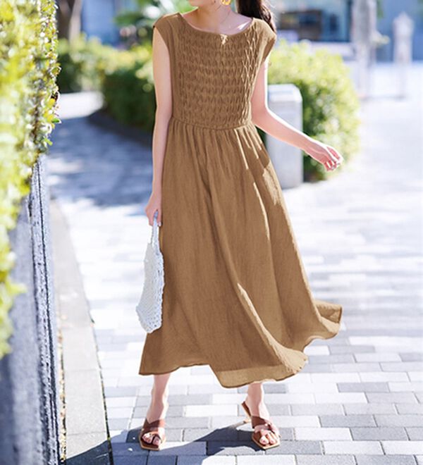 RANAN（ラナン）の「ひんやり！シャーリング風デザインロングワンピース（ロングワンピース）」｜モカ