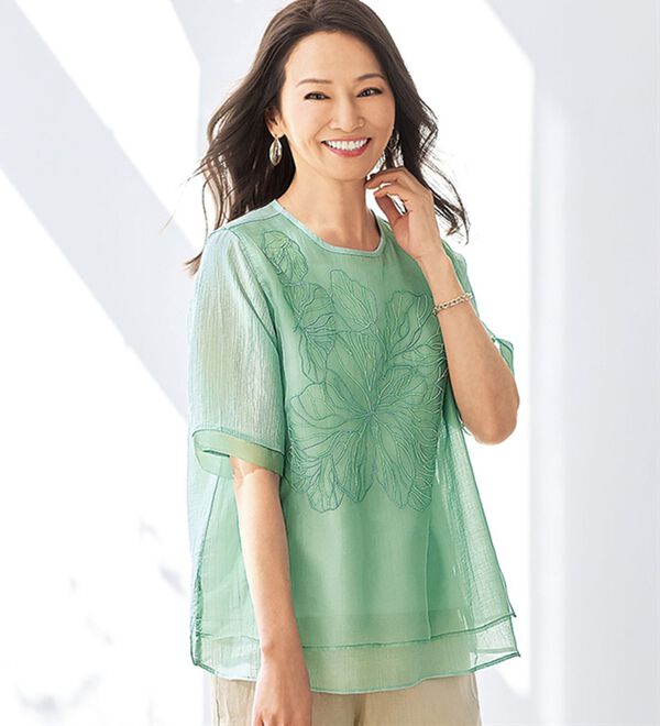 BELLUNA（ベルーナ）の「涼やかな透け感花柄刺しゅうブラウス（ブラウス）」｜詳細画像