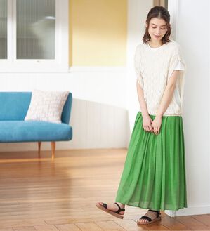 Viola e Viola（ヴィオラ エ ヴィオラ）の「スラブ素材マキシフレアースカート（ひざ丈スカート）」｜リーフグリーン