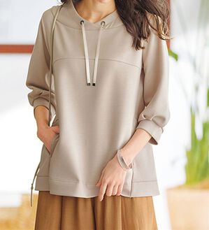 BELLUNA（ベルーナ）の「とろみ素材ワイドネックプルオーバー（カットソー）」｜トープ