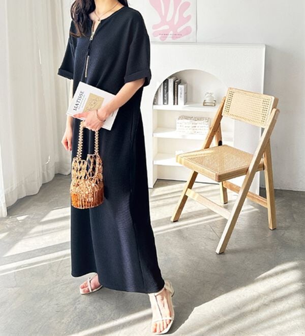 GeeRA（ジーラ）の「【ひんやり/着痩せ】ハーフジップ大人Ｔシャツワンピース（カットソーワンピース）」｜詳細画像