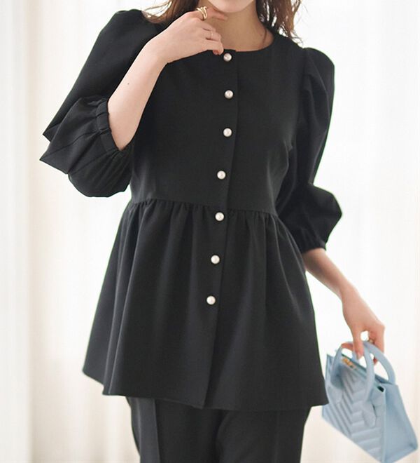 RANAN 新定番スーツシリーズ】洗える！パールボタンペプラムブラウス