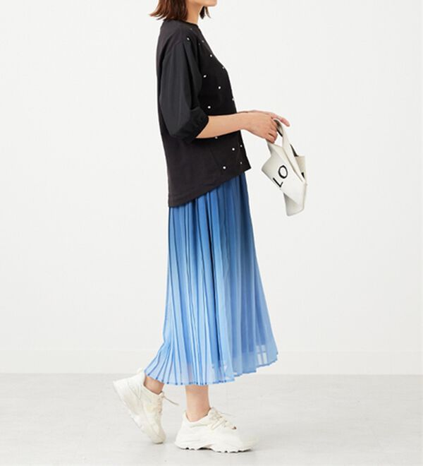 BELLUNA（ベルーナ）の「ドット刺しゅうデザイン袖切替プルオーバー（カットソー）」｜詳細画像