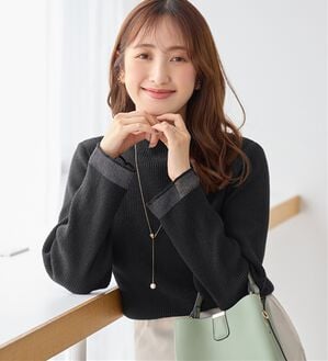 alotta（アロッタ）の「パチパチしにくい！洗える袖シアー切替ニットプルオーバー（ニット・セーター）」｜ブラック