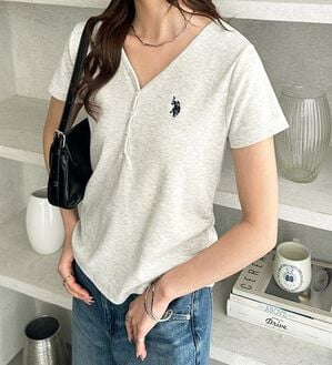 GeeRA（ジーラ）の「【U.S. POLO ASSN.】接触冷感Vネックヘンリーリブカットソー（カットソー）」｜詳細画像