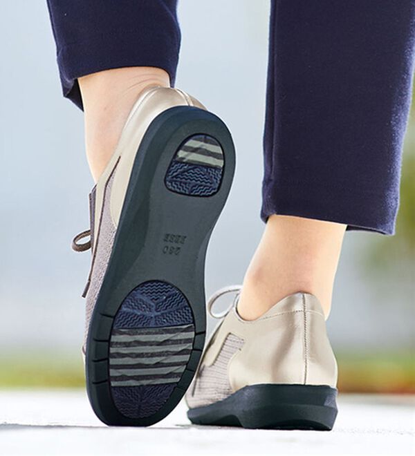 BELLUNA（ベルーナ）の「４Ｅ牛革滑りにくい軽量シューズ（スニーカー）」｜詳細画像