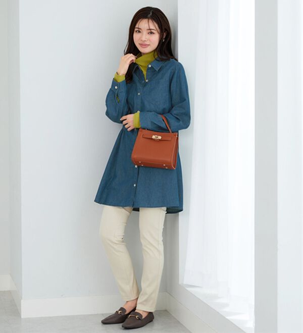 BELLUNA（ベルーナ）の「シャーリング使いデニムシャツチュニック（チュニック）」｜詳細画像