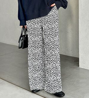 GeeRA（ジーラ）の「セルフカットセミワイドプリーツパンツ（フルレングスパンツ）」｜ヒョウ柄