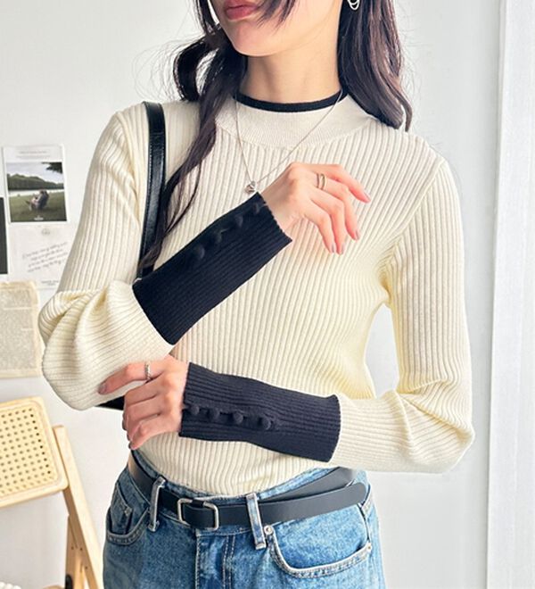 GeeRA（ジーラ）の「配色デザインくるみボタン付リブニット（ニット・セーター）」｜詳細画像