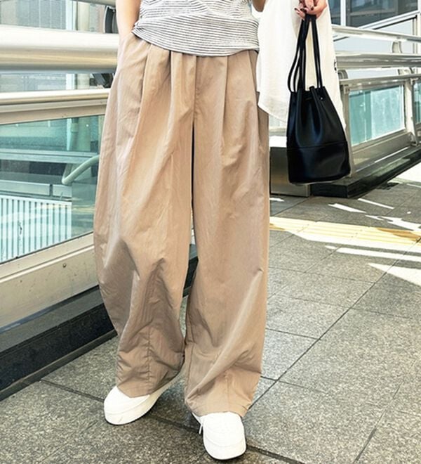 GeeRA（ジーラ）の「さらとろ素材が嬉しい！ダブルタックワイドパンツ（フルレングスパンツ）」｜詳細画像