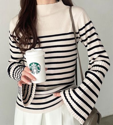 GeeRA（ジーラ）の「【選べる2タイプ】モチっと柔らかフレアースリーブリブニット（ニット・セーター）」