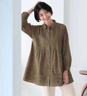 ルフラン（ルフラン）の「＜スタイルプリュ＞ピンタック入り刺しゅうチュニック（ブラウス）」｜ブラウン