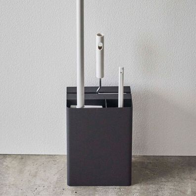 iellio（イエリオ）の「タワー　クリーナーツールオーガナイザー　＜ｔｏｗｅｒ　山崎実業＞（掃除用品）」