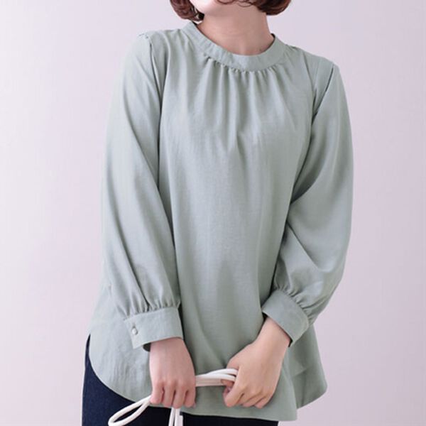 BELLUNA（ベルーナ）の「ビンテージ素材肩タックデザインブラウス（ブラウス）」｜ライトブルー