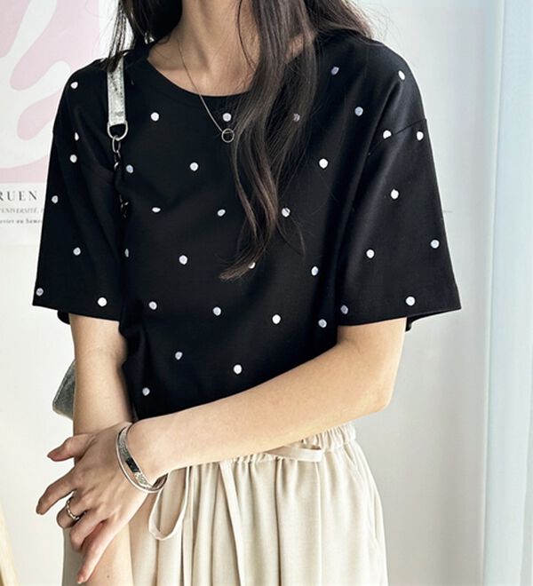 GeeRA（ジーラ）の「綿１００％ドット刺しゅうシルケットＴシャツ（Tシャツ）」｜詳細画像