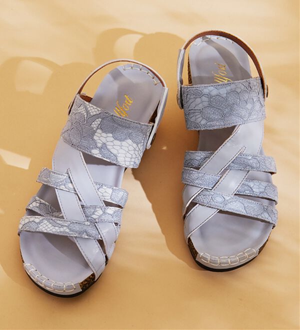 BELLUNA（ベルーナ）の「【３Ｅ／４Ｅ選べる】フットベットウェッジサンダル（サンダル・ミュール）」｜詳細画像