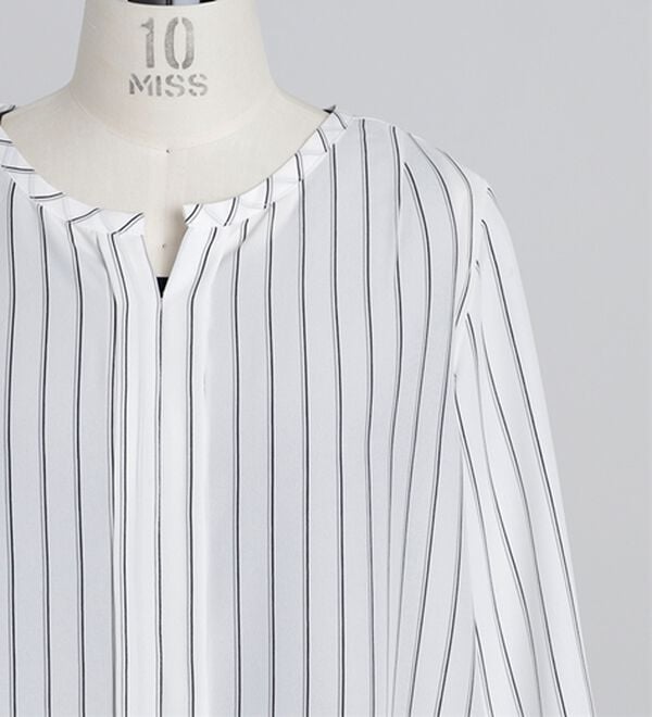 BELLUNA（ベルーナ）の「ひんやり機能付！袖タックキーネックブラウス（ブラウス）」｜詳細画像