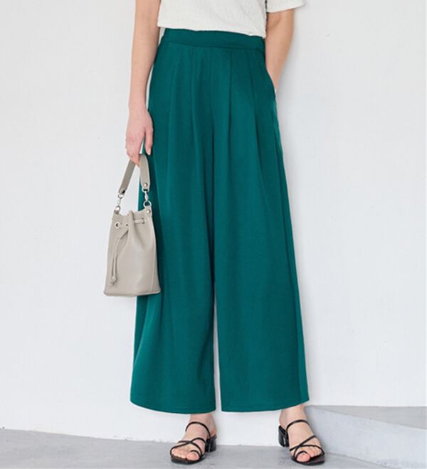 Viola e Viola（ヴィオラ エ ヴィオラ）の「楽ちんきれい美脚ワイドパンツ（ワイドパンツ・ガウチョ）」｜グリーン