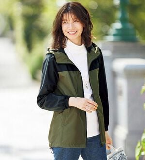 BELLUNA（ベルーナ）の「動きやすい！はっ水＆防風ブルゾン（ブルゾン）」｜カーキ&times;黒