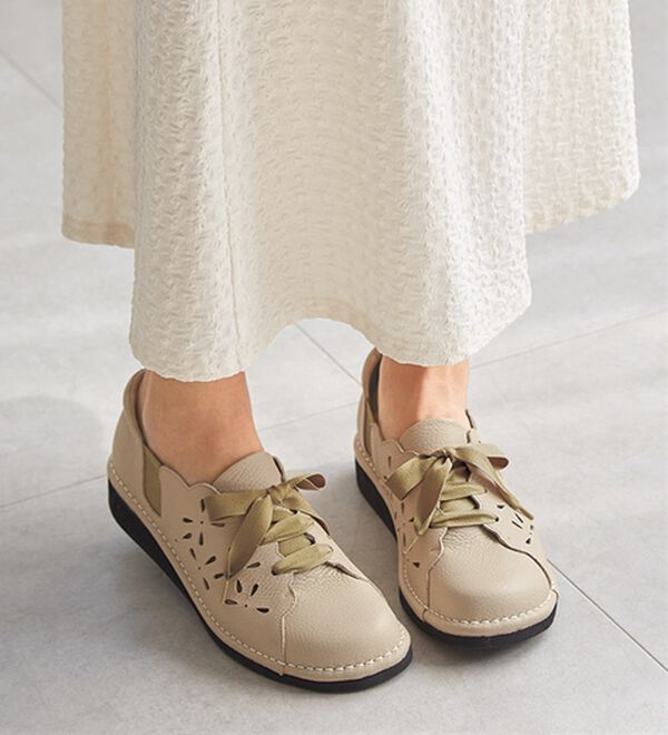 ルフラン（ルフラン）の「５Ｅ花柄パンチングアウトステッチシューズ（フラットシューズ）」｜詳細画像