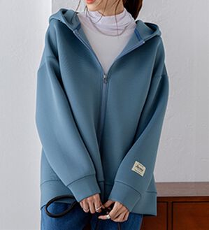 BELLUNA（ベルーナ）の「肩が疲れにくい！マシュマロ感覚ジップフーディー（ブルゾン）」｜ブルーグレー