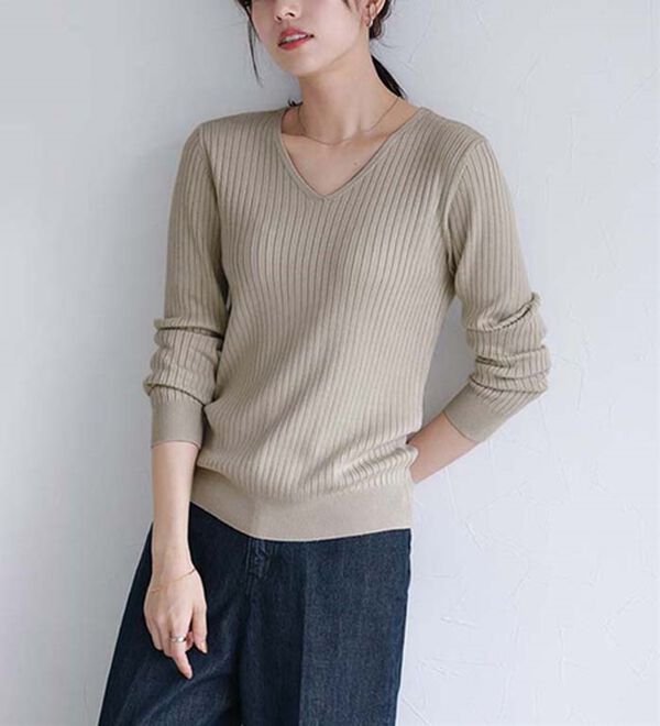 Pierrot（ピエロ）の「【洗濯機で洗える】ネックが選べるシルクタッチリブニット（ニット・セーター）」｜詳細画像