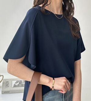 GeeRA（ジーラ）の「スリット入りフレアースリーブＴブラウス（ブラウス）」｜ネイビー
