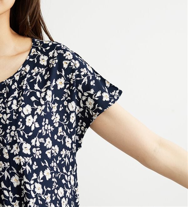 BELLUNA（ベルーナ）の「レーヨン素材タックデザインワンピース（その他ワンピース）」｜詳細画像