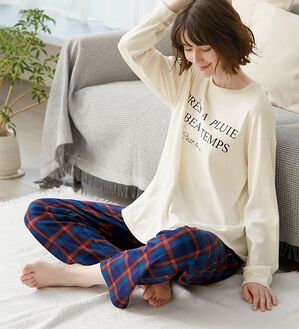 LAVIENNE（ラヴィエンヌ）の「綿１００％スムース素材ロゴ使いパジャマ（パジャマ・ルームウェア）」｜詳細画像