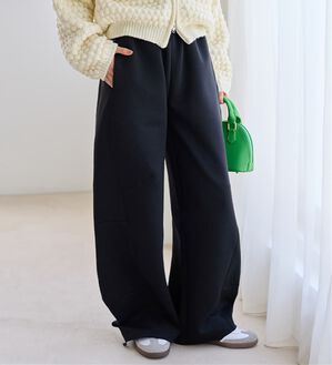 Viola e Viola（ヴィオラ エ ヴィオラ）の「ゆるスウェットコクーンパンツ（その他パンツ）」｜ブラック