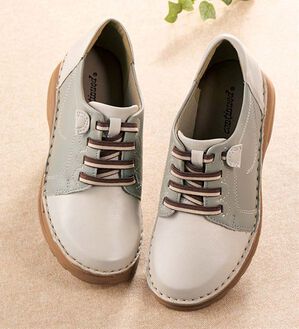 「柔らか山羊革４Ｅ　甲ゴムウォーキング（スニーカー）」｜アイボリー×グレー