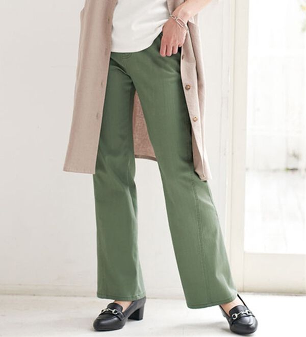 BELLUNA（ベルーナ）の「細見せ！セミフレアーデニムパンツ（フルレングスパンツ）」｜オリーブ