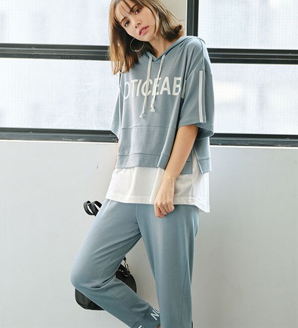 YU'NOW（ユナウ）の「裾レイヤードスポーティロゴパーカー＆パンツセット（パジャマ・ルームウェア）」｜詳細画像