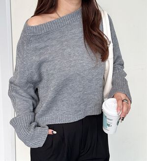 GeeRA（ジーラ）の「ショート丈オフショルニット（ニット・セーター）」｜グレー